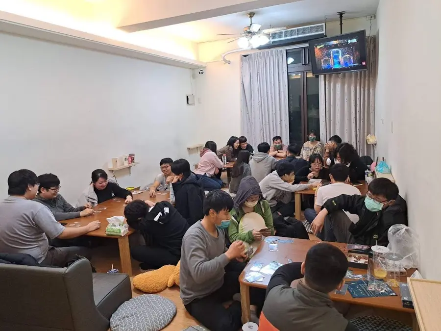 烏嘎嘎桌遊2樓和室包場時坐滿客人的情況